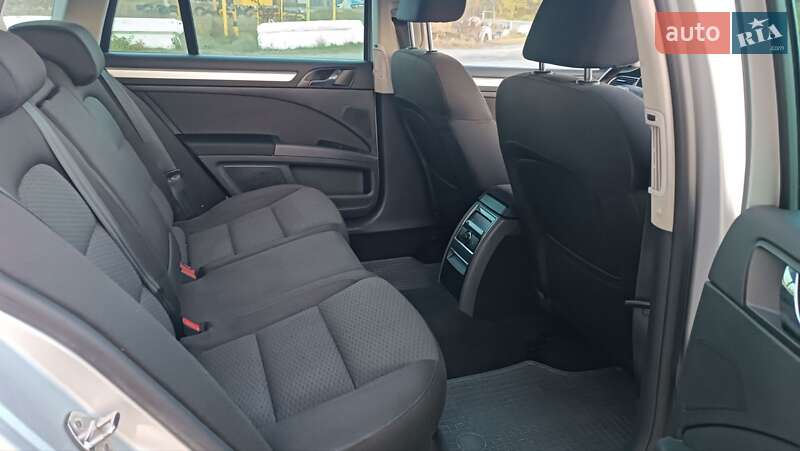 Універсал Skoda Superb 2011 в Сарнах