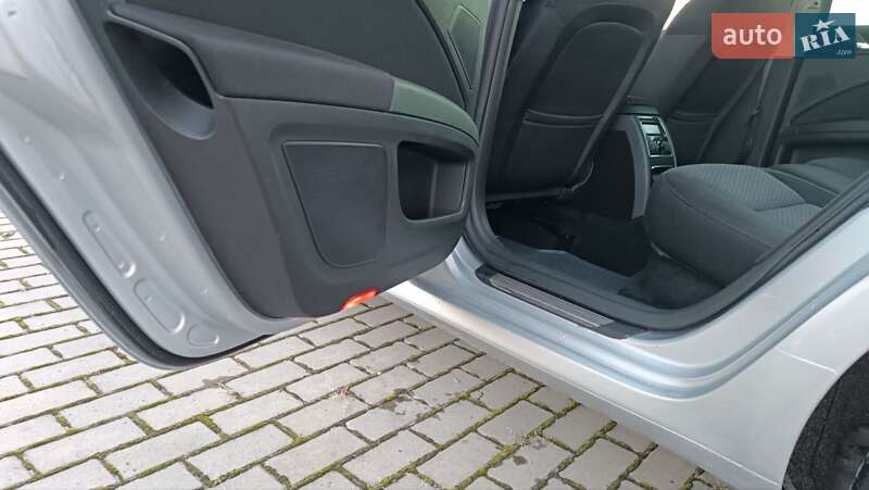 Універсал Skoda Superb 2011 в Сарнах