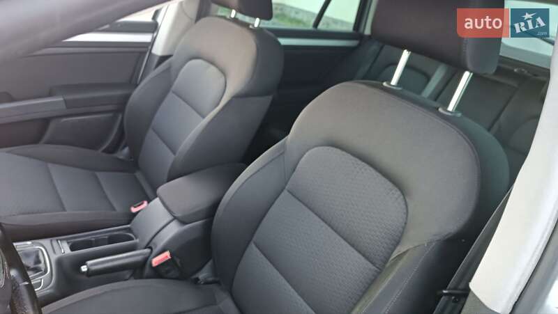 Універсал Skoda Superb 2011 в Сарнах