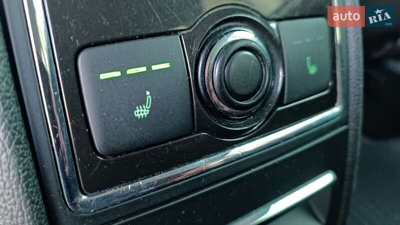 Універсал Skoda Superb 2011 в Сарнах