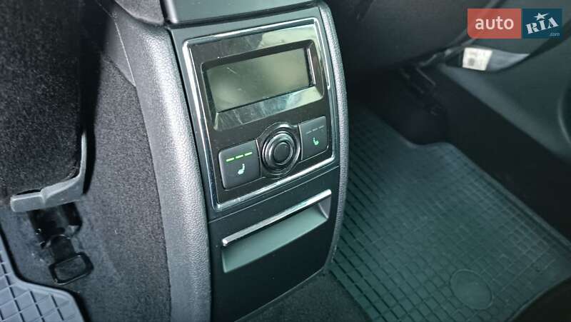 Універсал Skoda Superb 2011 в Сарнах