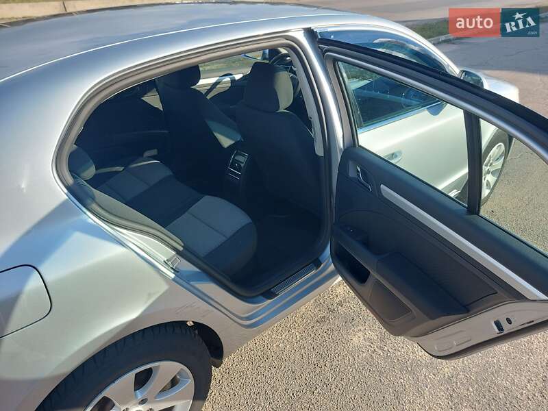 Лифтбек Skoda Superb 2012 в Каменском