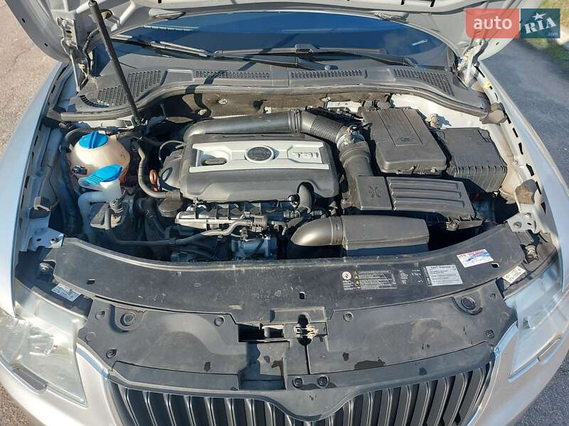 Лифтбек Skoda Superb 2012 в Каменском