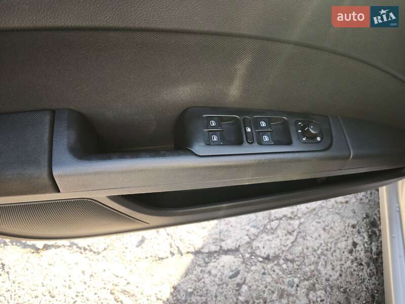 Універсал Skoda Superb 2011 в Дніпрі фото 20 Універсал Skoda Superb 2011 в Дніпрі