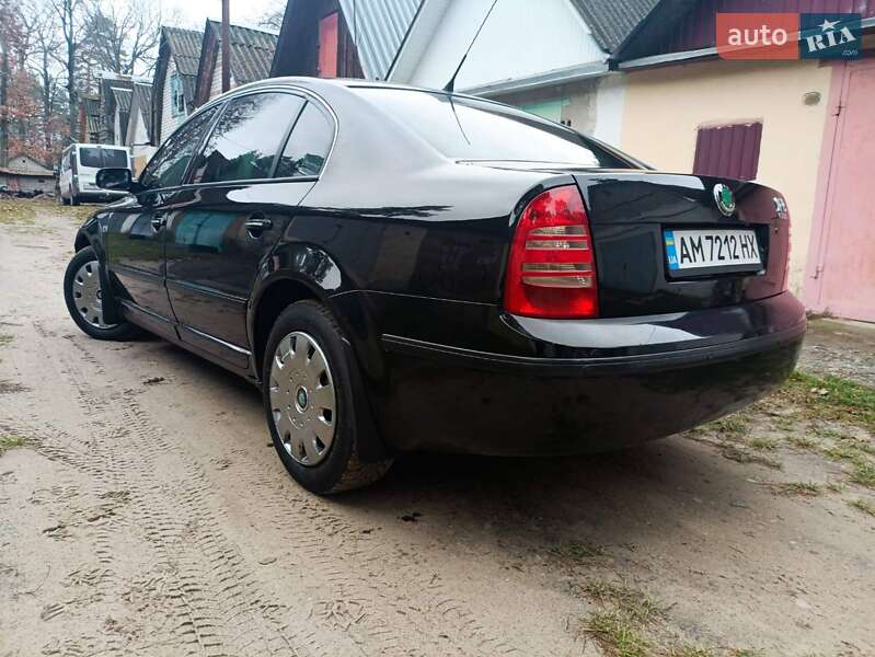 Лифтбек Skoda Superb 2004 в Житомире