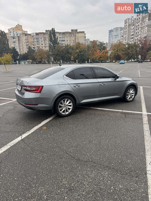 Лифтбек Skoda Superb 2016 в Киеве