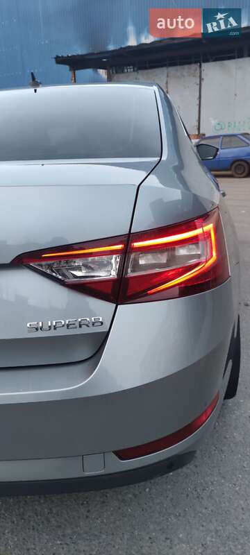 Лифтбек Skoda Superb 2015 в Кривом Роге