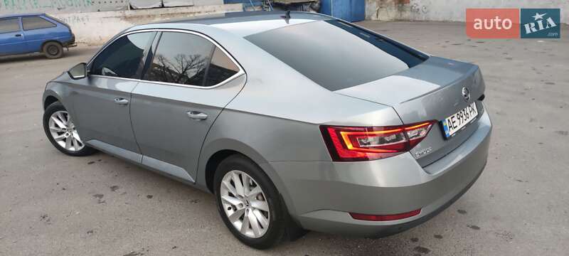 Лифтбек Skoda Superb 2015 в Кривом Роге