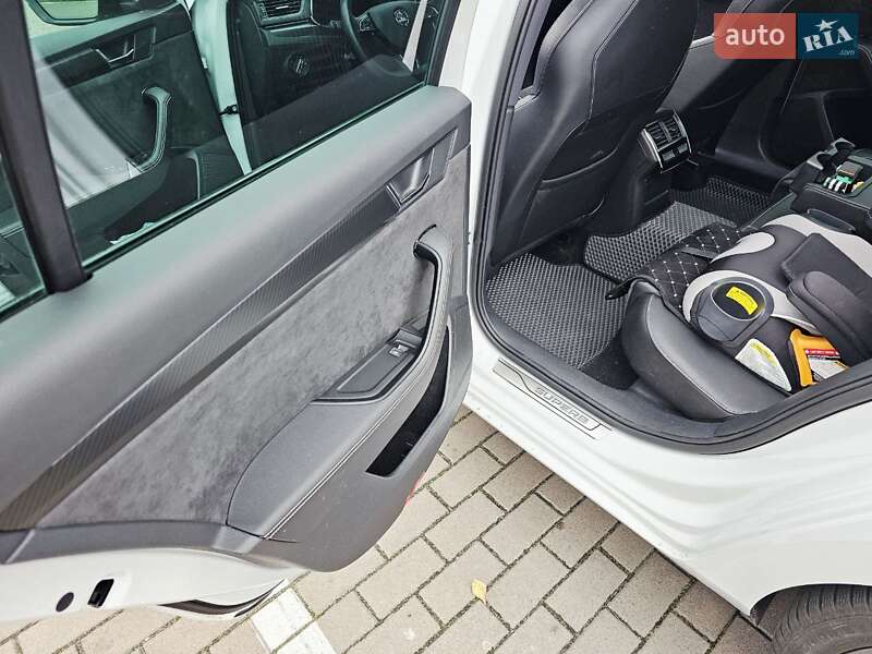 Універсал Skoda Superb 2020 в Вишгороді