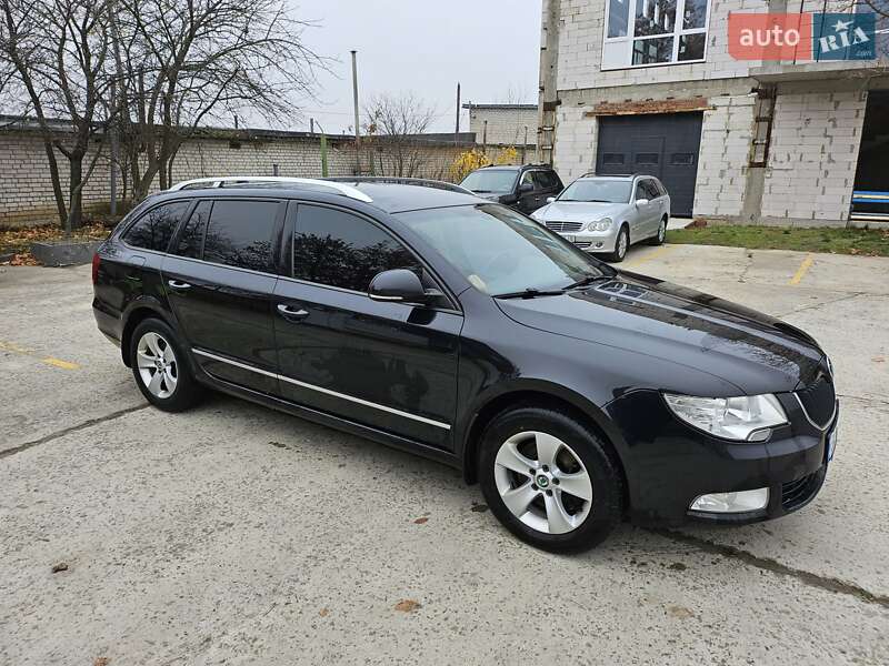 Универсал Skoda Superb 2012 в Вараше