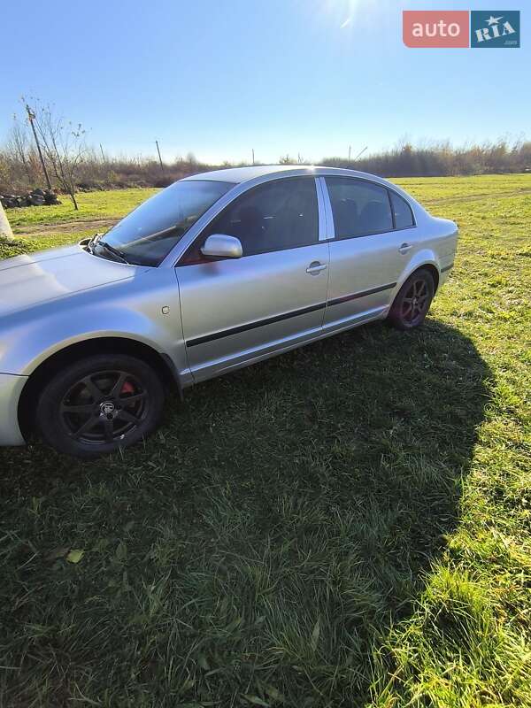 Ліфтбек Skoda Superb 2004 в Ужгороді