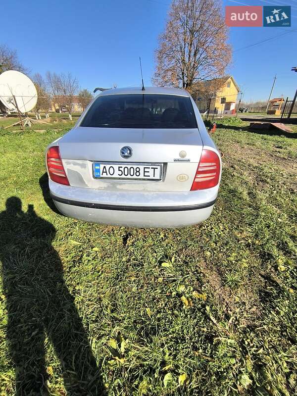Ліфтбек Skoda Superb 2004 в Ужгороді