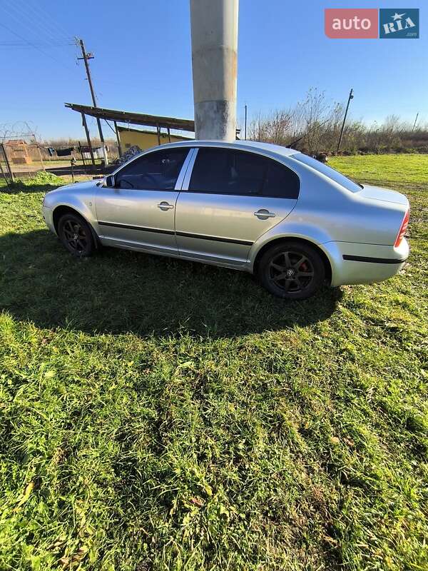 Ліфтбек Skoda Superb 2004 в Ужгороді