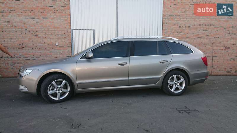 Универсал Skoda Superb 2011 в Сарнах