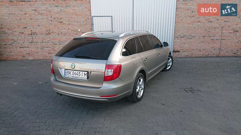 Универсал Skoda Superb 2011 в Сарнах