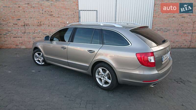 Универсал Skoda Superb 2011 в Сарнах
