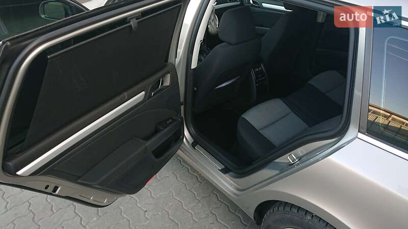 Универсал Skoda Superb 2011 в Сарнах