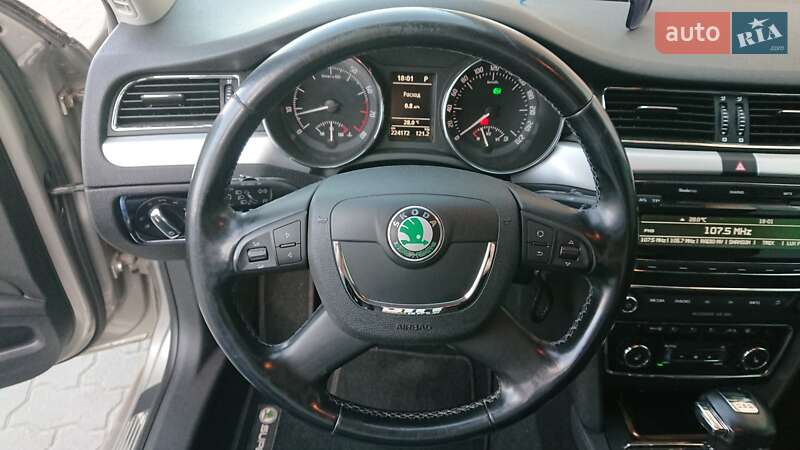 Универсал Skoda Superb 2011 в Сарнах