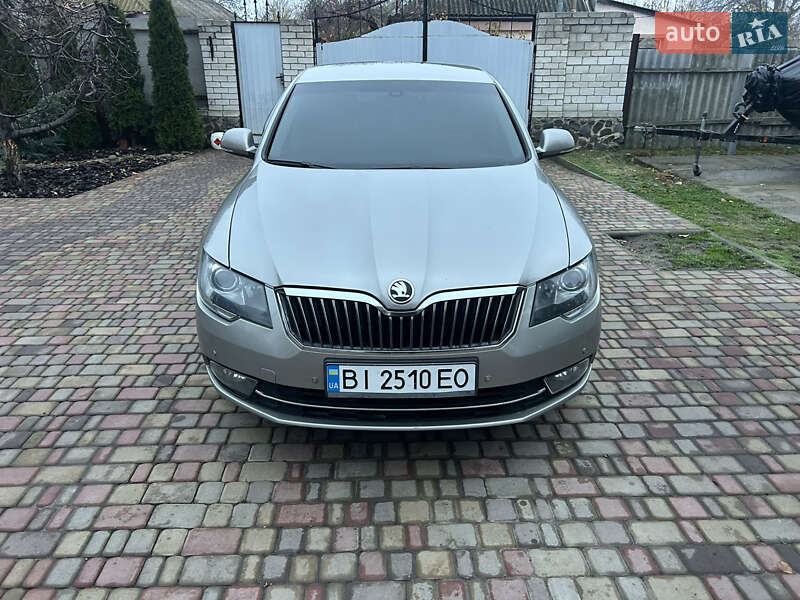 Лифтбек Skoda Superb 2013 в Хороле
