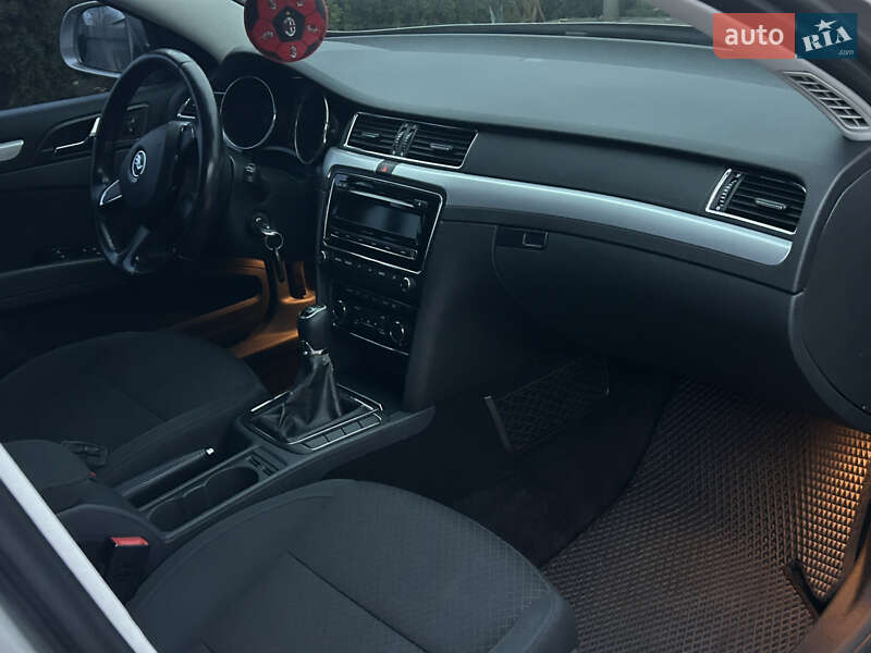 Лифтбек Skoda Superb 2013 в Хороле