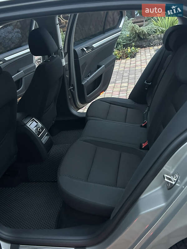 Лифтбек Skoda Superb 2013 в Хороле