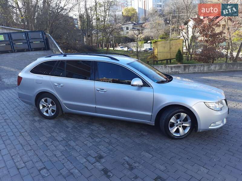 Універсал Skoda Superb 2010 в Львові фото 3 Універсал Skoda Superb 2010 в Львові