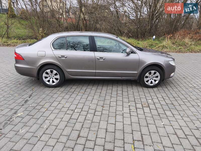 Лифтбек Skoda Superb 2012 в Львове
