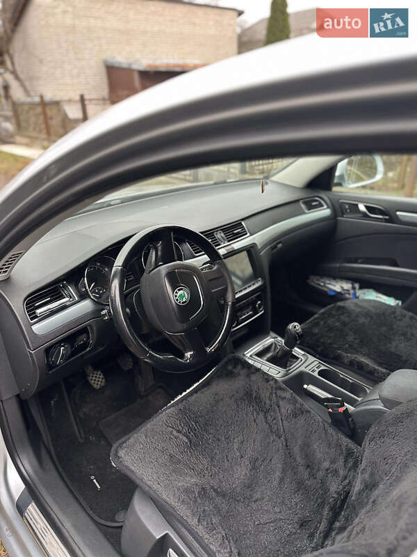 Лифтбек Skoda Superb 2008 в Жовкве