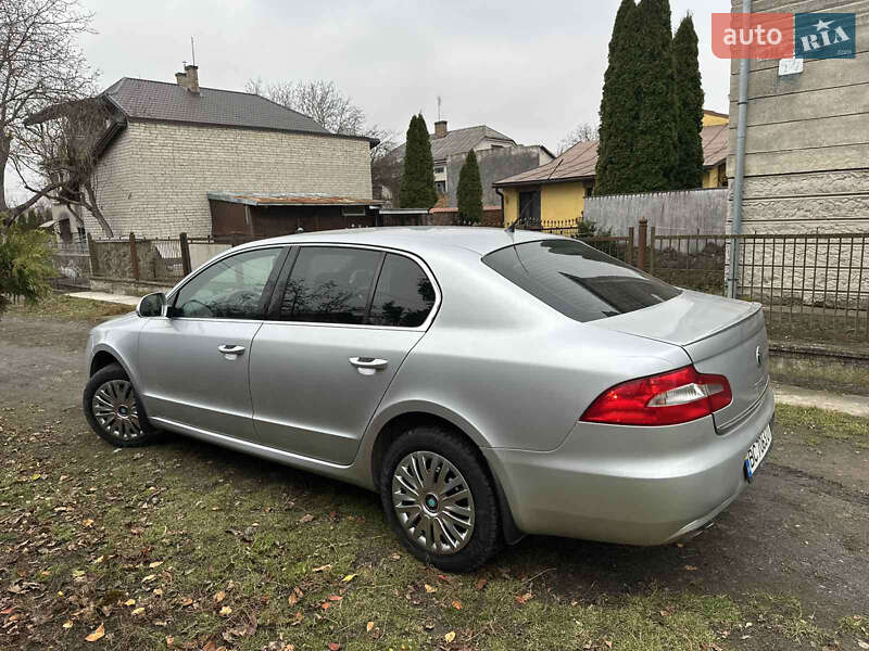 Лифтбек Skoda Superb 2008 в Жовкве