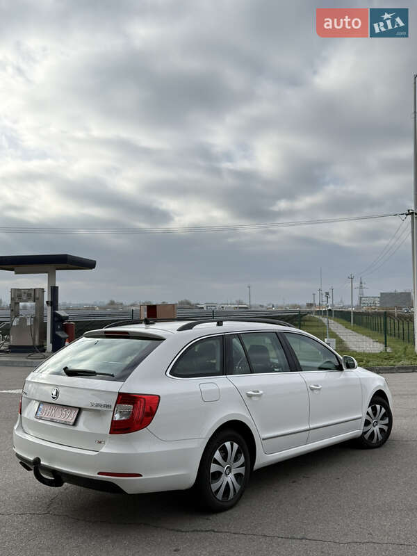 Універсал Skoda Superb 2014 в Дніпрі