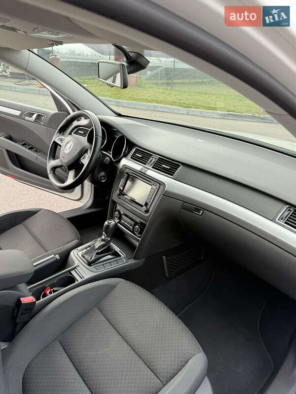 Універсал Skoda Superb 2014 в Дніпрі