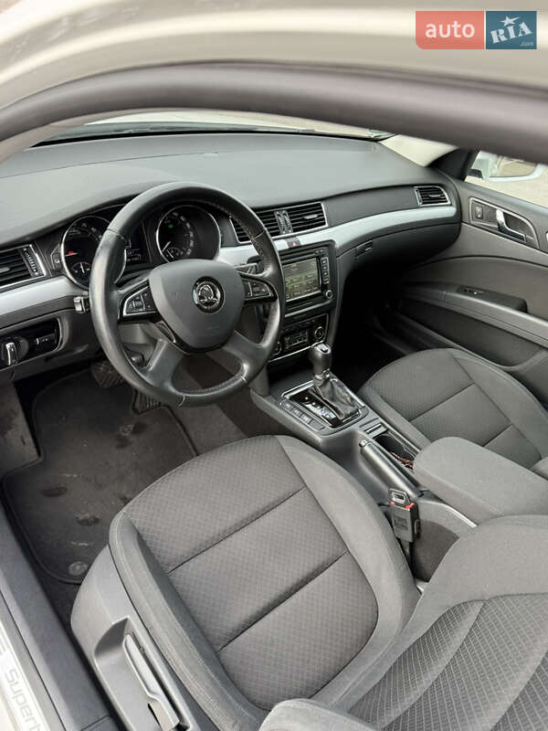 Універсал Skoda Superb 2014 в Дніпрі