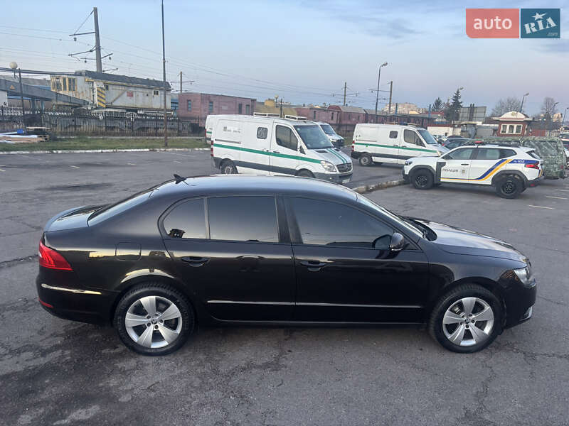 Ліфтбек Skoda Superb 2013 в Львові
