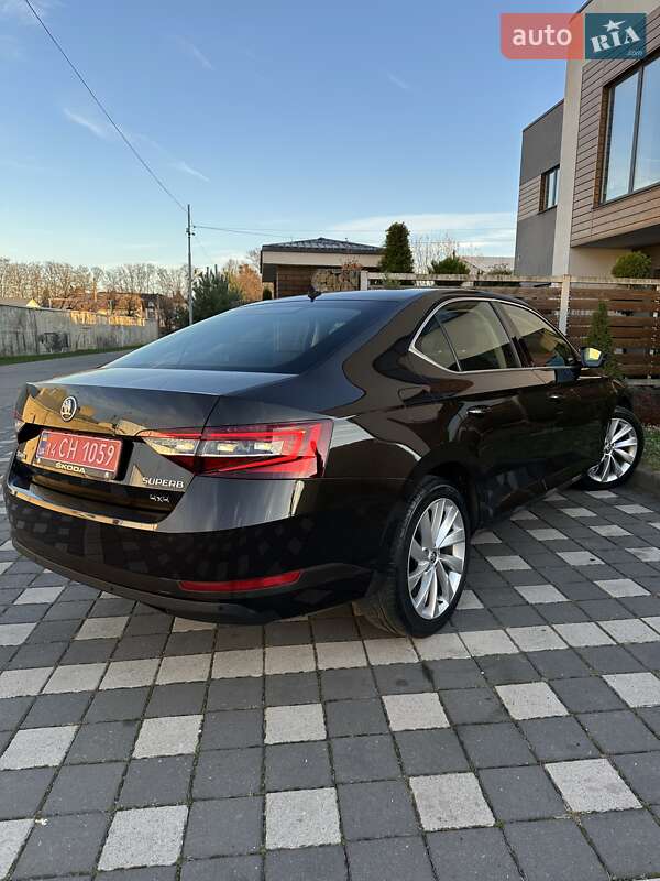 Ліфтбек Skoda Superb 2018 в Стрию