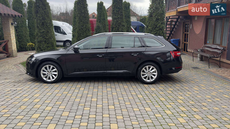 Универсал Skoda Superb 2022 в Сваляве