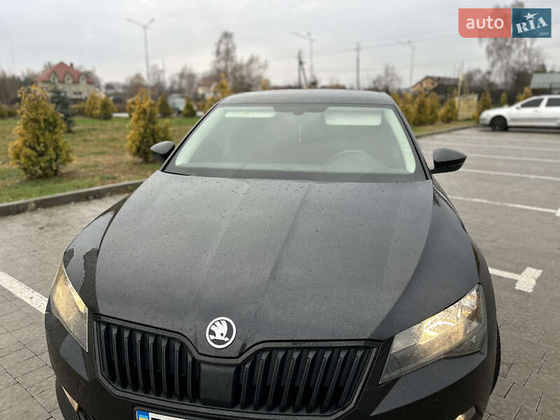 Лифтбек Skoda Superb 2016 в Мостиске