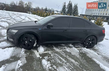 Лифтбек Skoda Superb 2016 в Мостиске