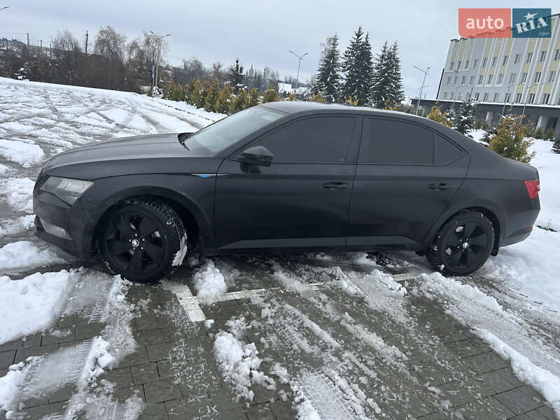 Лифтбек Skoda Superb 2016 в Мостиске
