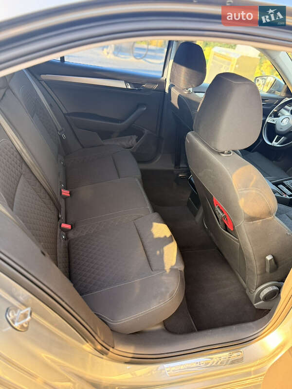 Ліфтбек Skoda Superb 2015 в Дрогобичі