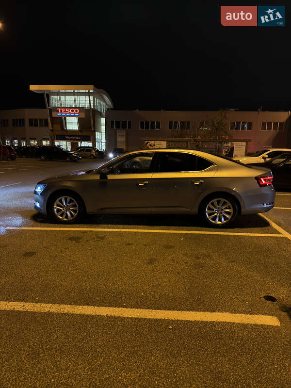 Ліфтбек Skoda Superb 2015 в Дрогобичі