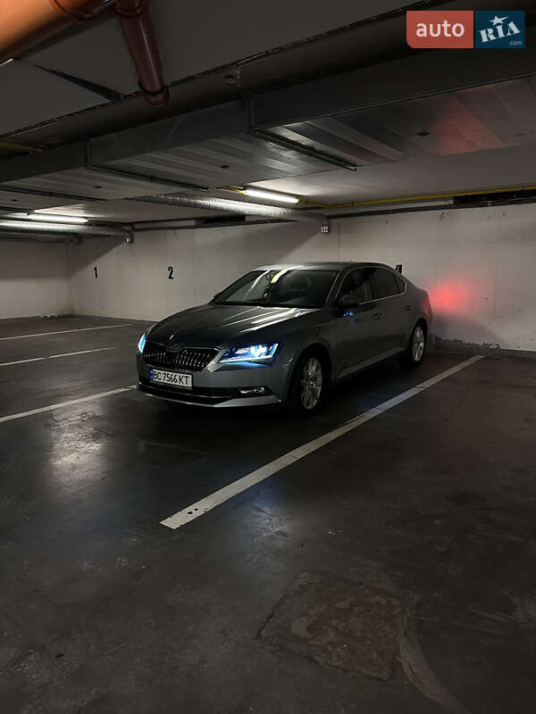 Ліфтбек Skoda Superb 2015 в Дрогобичі