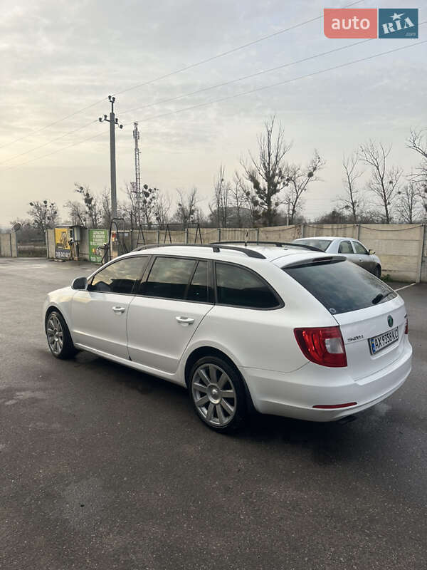 Універсал Skoda Superb 2011 в Харкові