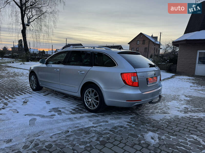 Универсал Skoda Superb 2011 в Почаеве