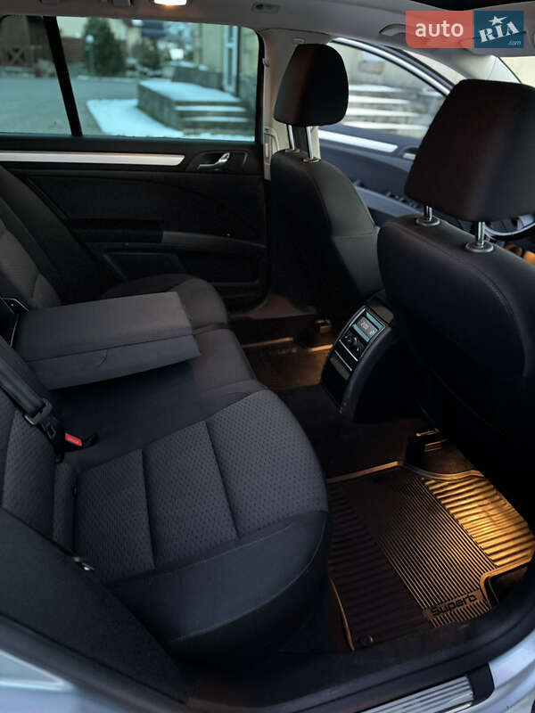 Универсал Skoda Superb 2011 в Почаеве