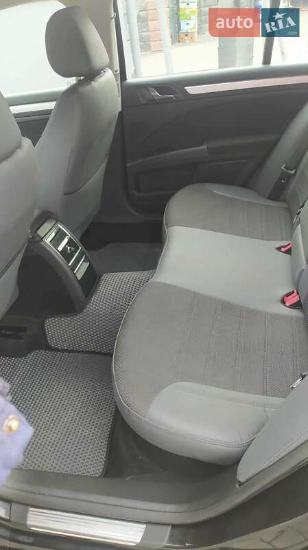 Ліфтбек Skoda Superb 2012 в Виноградові