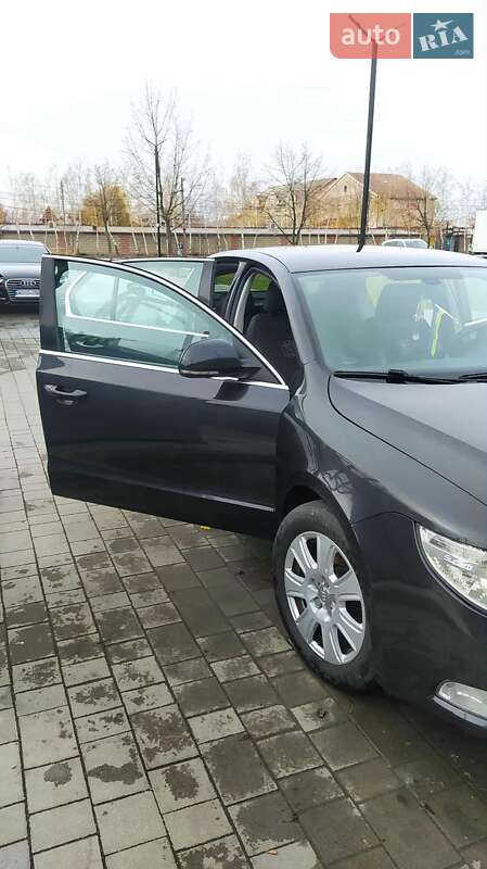 Ліфтбек Skoda Superb 2012 в Виноградові