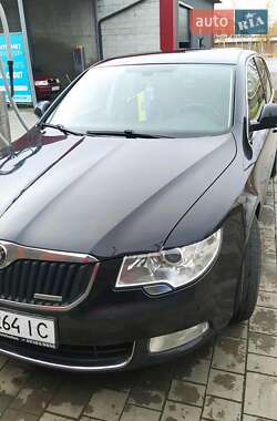 Ліфтбек Skoda Superb 2012 в Виноградові