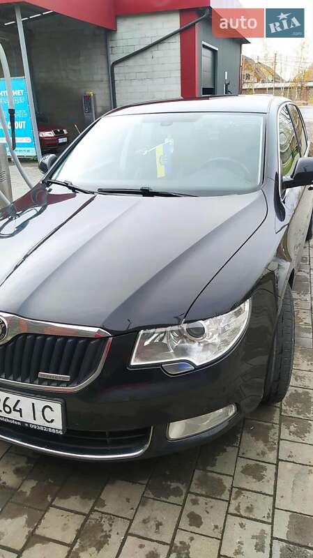 Ліфтбек Skoda Superb 2012 в Виноградові