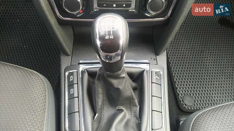 Ліфтбек Skoda Superb 2012 в Виноградові