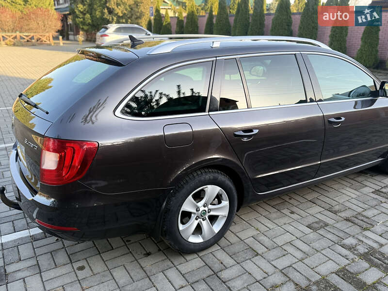 Универсал Skoda Superb 2010 в Самборе